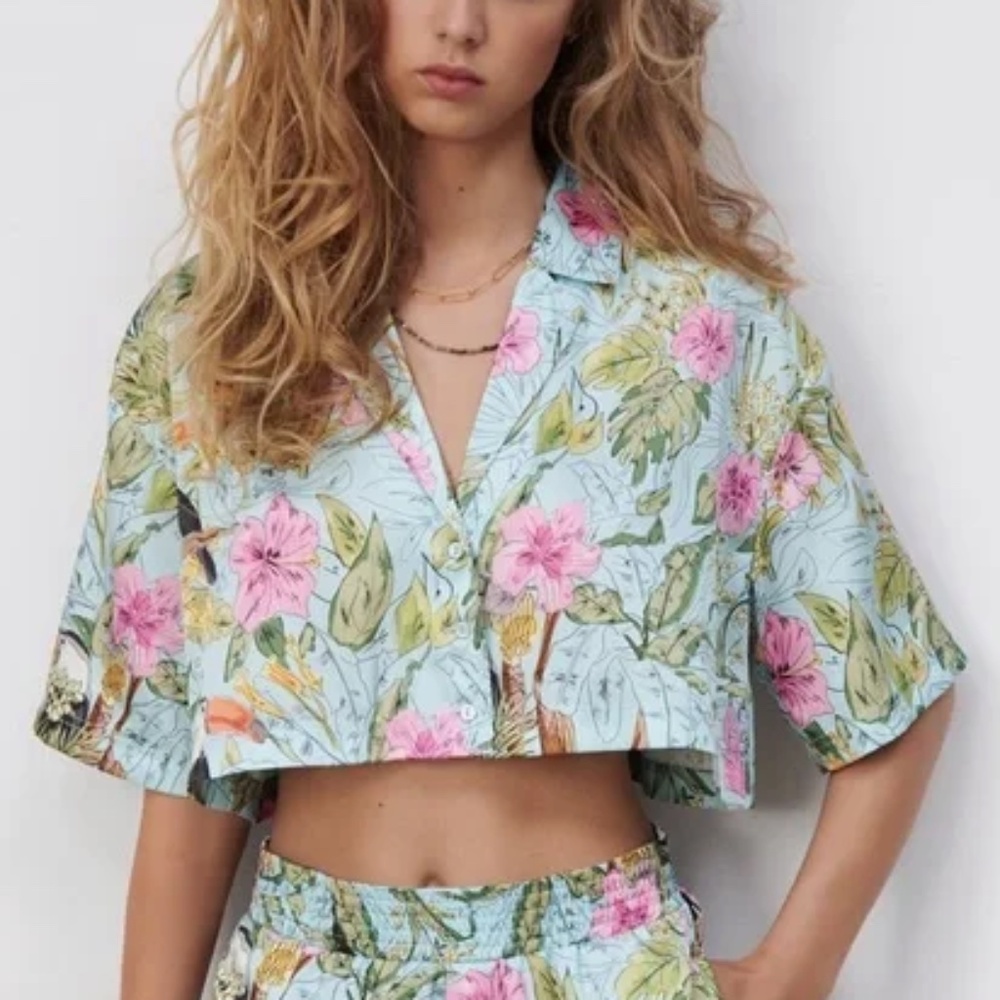Blue tropical cropped button down